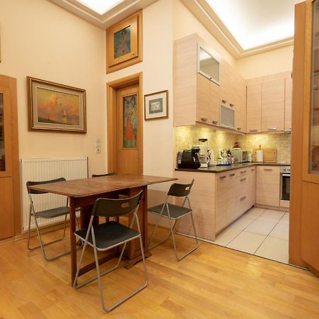 Acropolis Metro St.3 Bedrοοms 6 Persons Maisonette Atény Exteriér fotografie